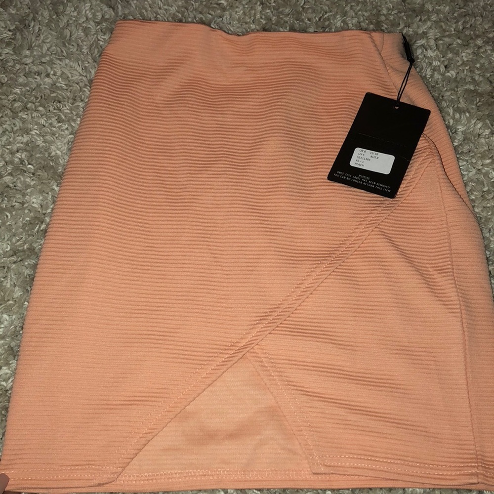 Asymmetric skirt